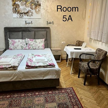 Sobe Sa Sopstvenim Kupatilom Private Rooms Bathroom In Center Novi Sad Eksteriør bilde