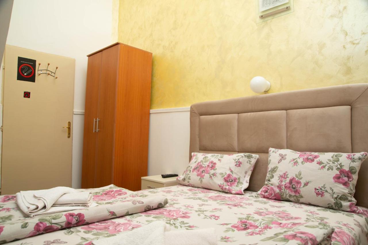 Sobe Sa Sopstvenim Kupatilom Private Rooms Bathroom In Center Novi Sad Eksteriør bilde