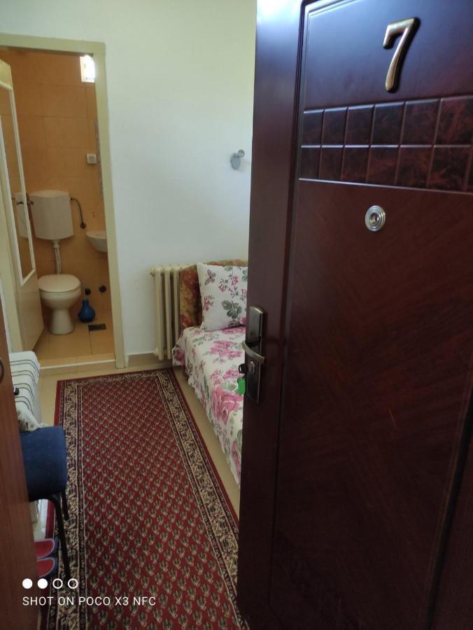 Sobe Sa Sopstvenim Kupatilom Private Rooms Bathroom In Center Novi Sad Eksteriør bilde