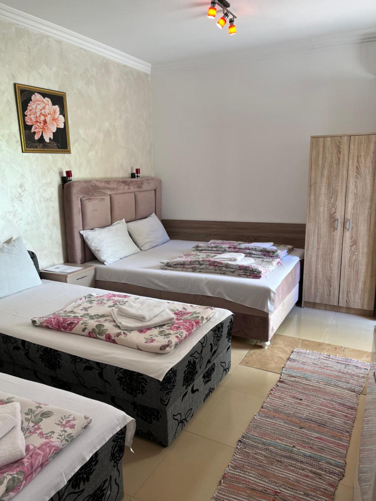 Sobe Sa Sopstvenim Kupatilom Private Rooms Bathroom In Center Novi Sad Eksteriør bilde