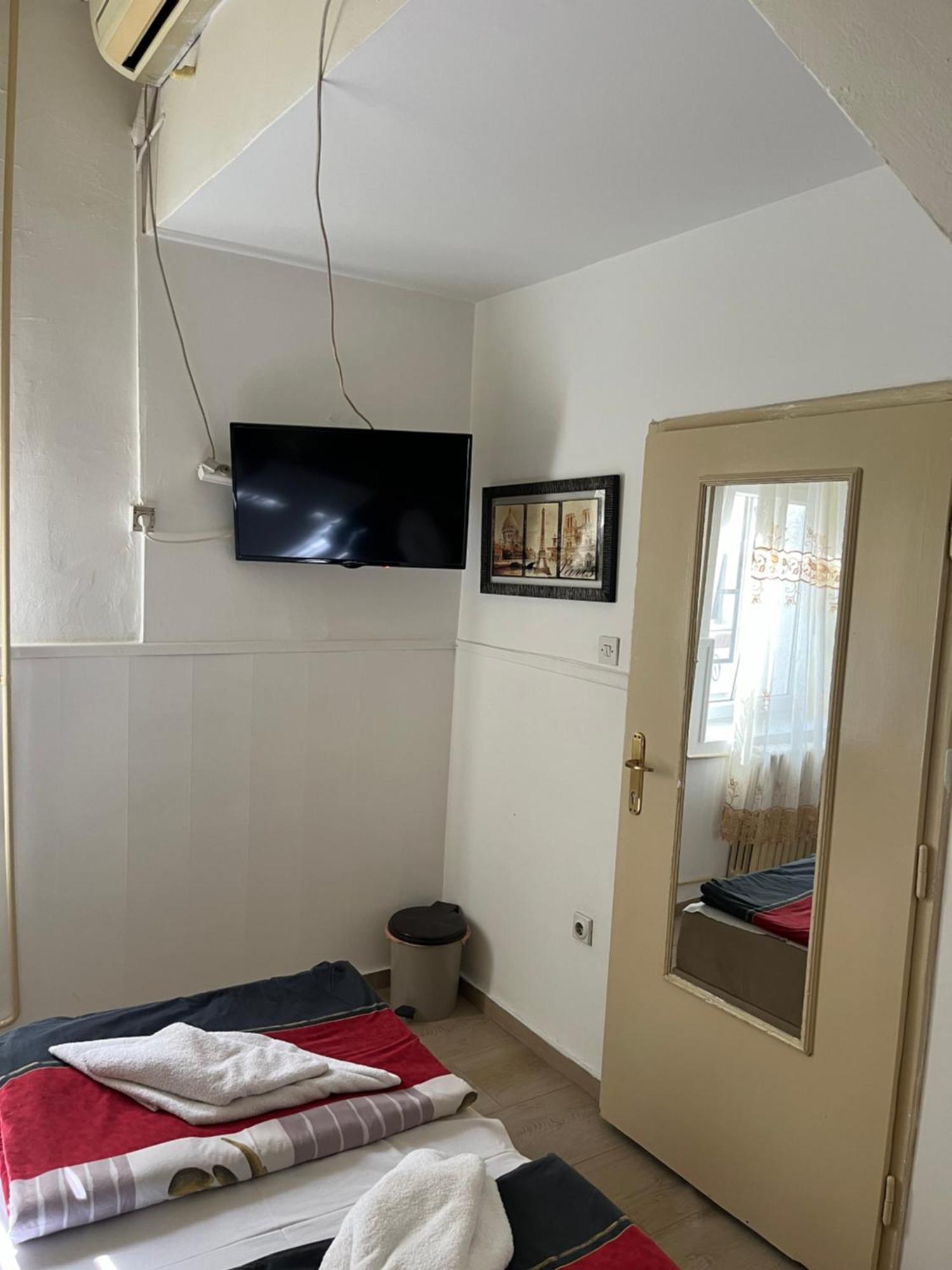 Sobe Sa Sopstvenim Kupatilom Private Rooms Bathroom In Center Novi Sad Eksteriør bilde