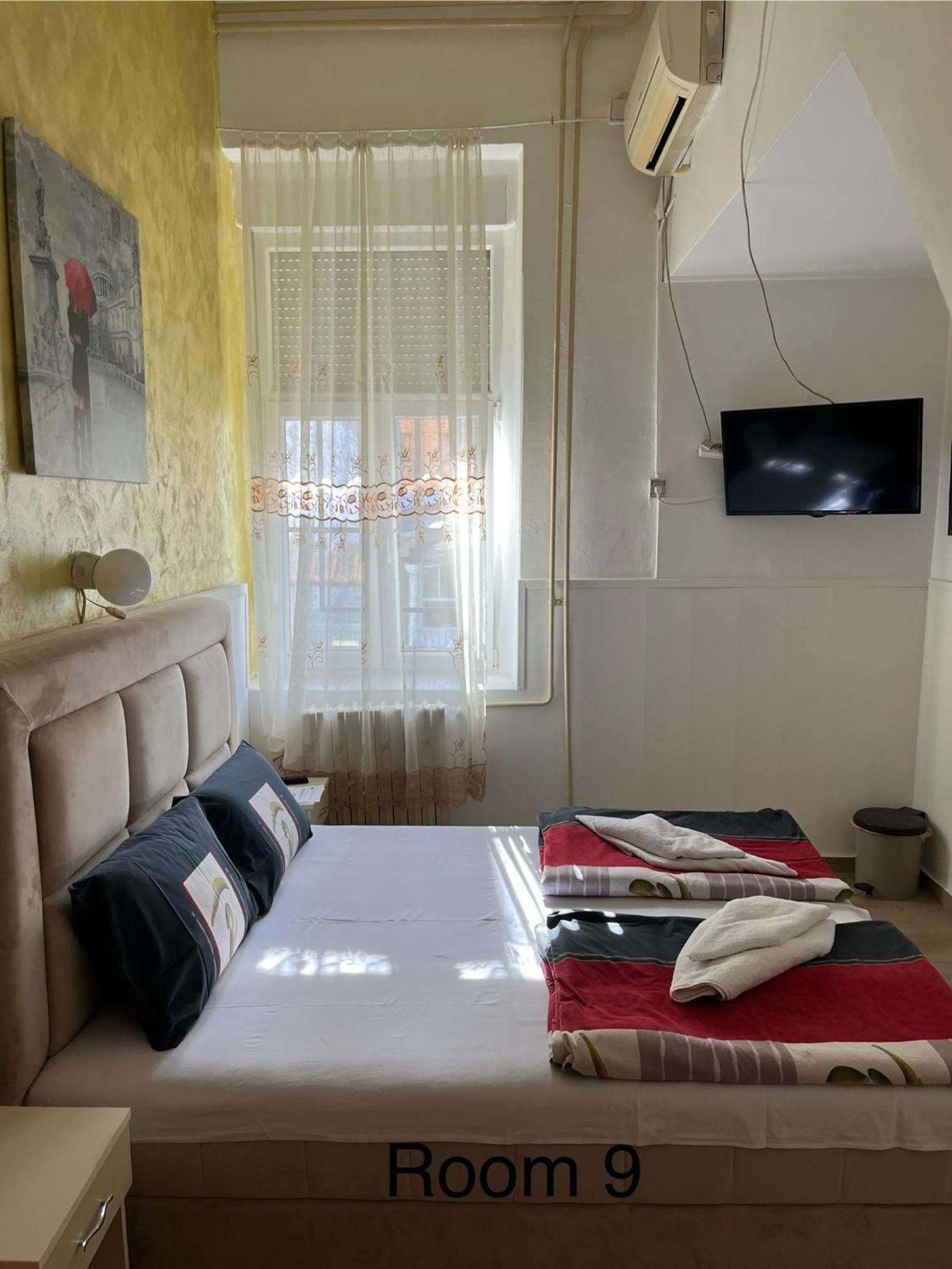 Sobe Sa Sopstvenim Kupatilom Private Rooms Bathroom In Center Novi Sad Eksteriør bilde