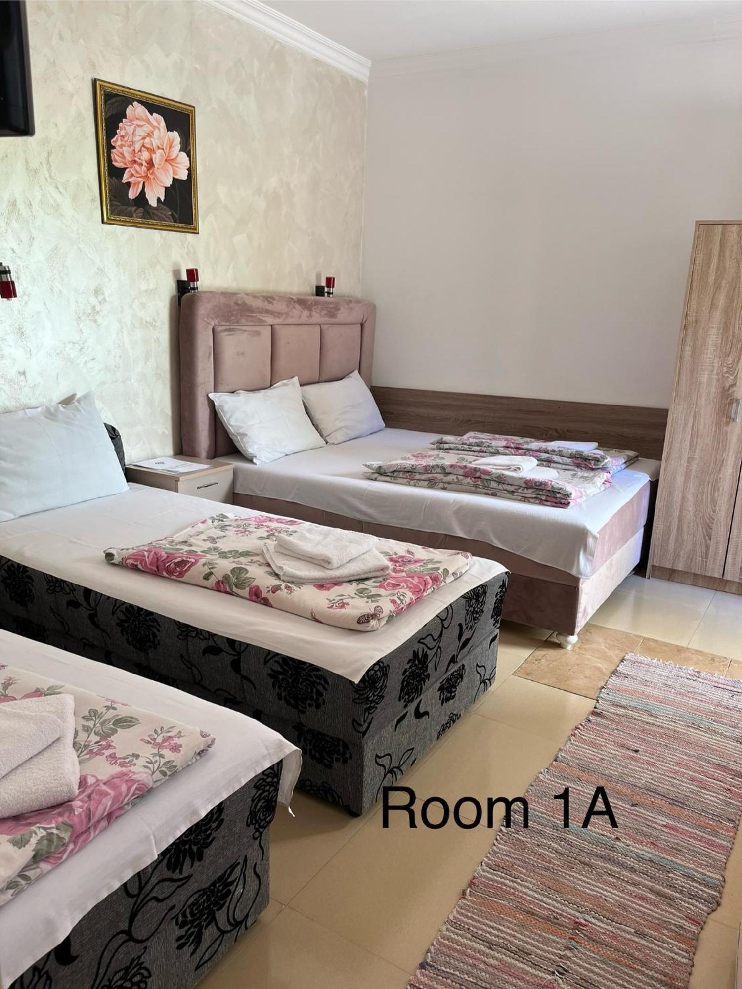 Sobe Sa Sopstvenim Kupatilom Private Rooms Bathroom In Center Novi Sad Eksteriør bilde
