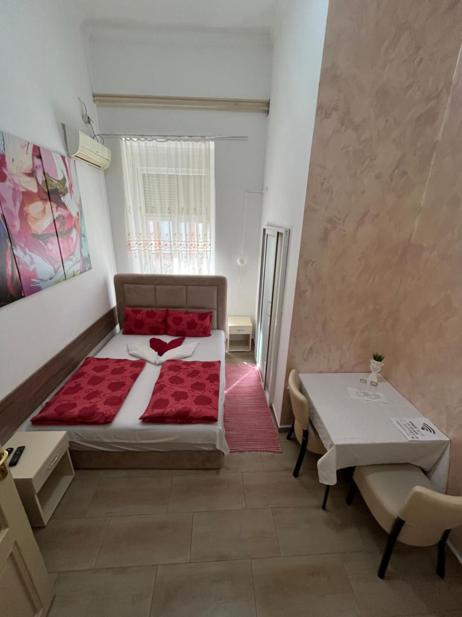 Sobe Sa Sopstvenim Kupatilom Private Rooms Bathroom In Center Novi Sad Eksteriør bilde