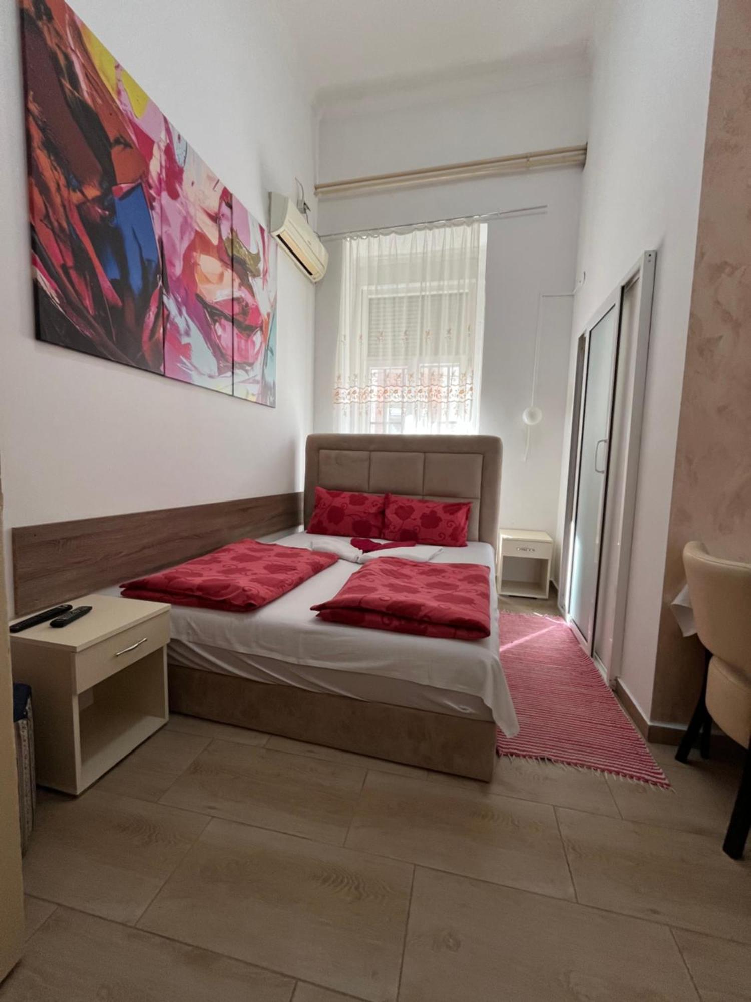 Sobe Sa Sopstvenim Kupatilom Private Rooms Bathroom In Center Novi Sad Eksteriør bilde