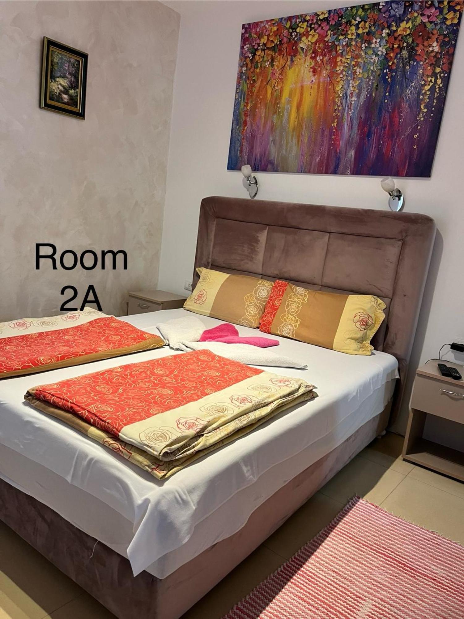 Sobe Sa Sopstvenim Kupatilom Private Rooms Bathroom In Center Novi Sad Eksteriør bilde