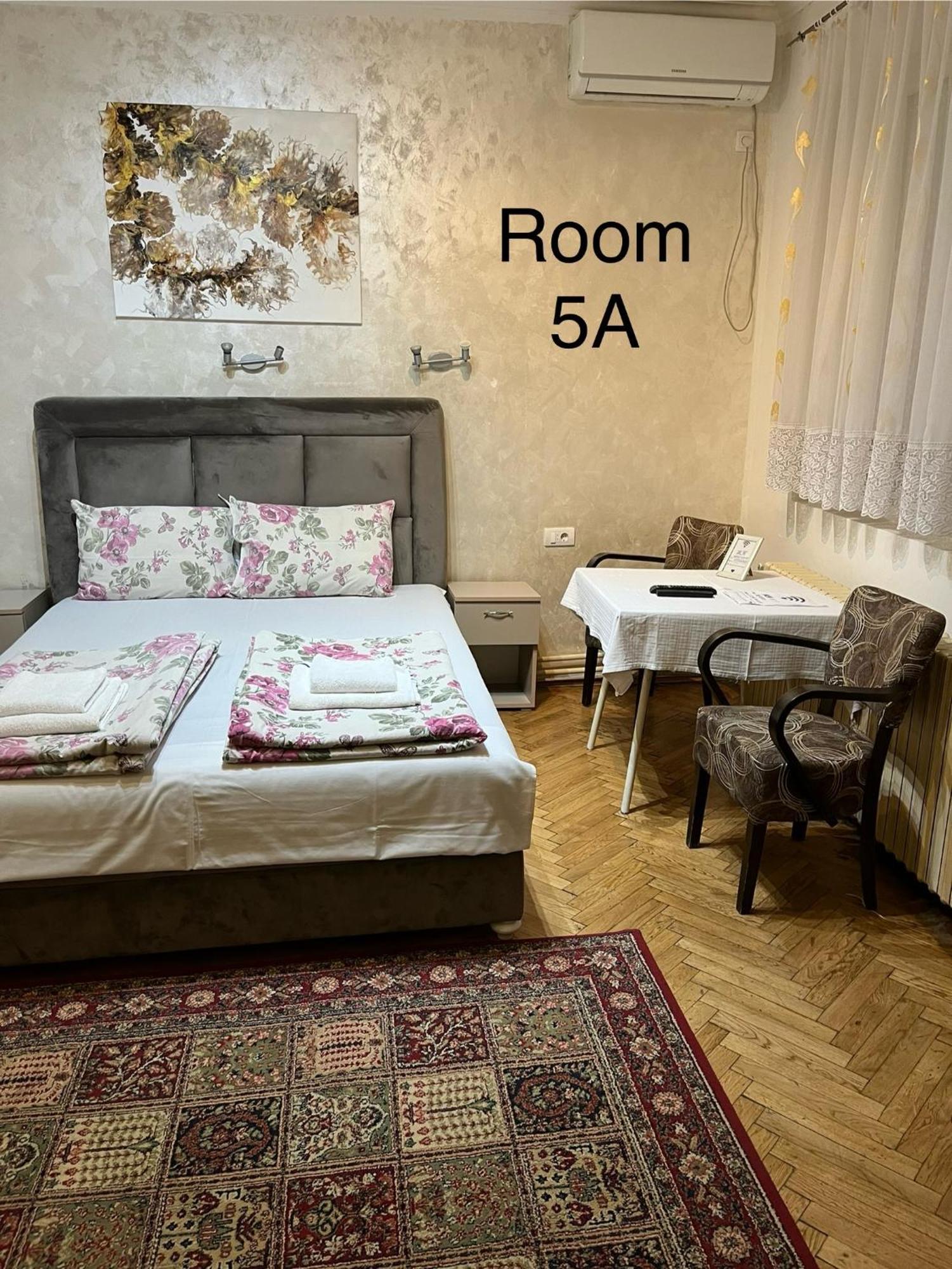 Sobe Sa Sopstvenim Kupatilom Private Rooms Bathroom In Center Novi Sad Eksteriør bilde