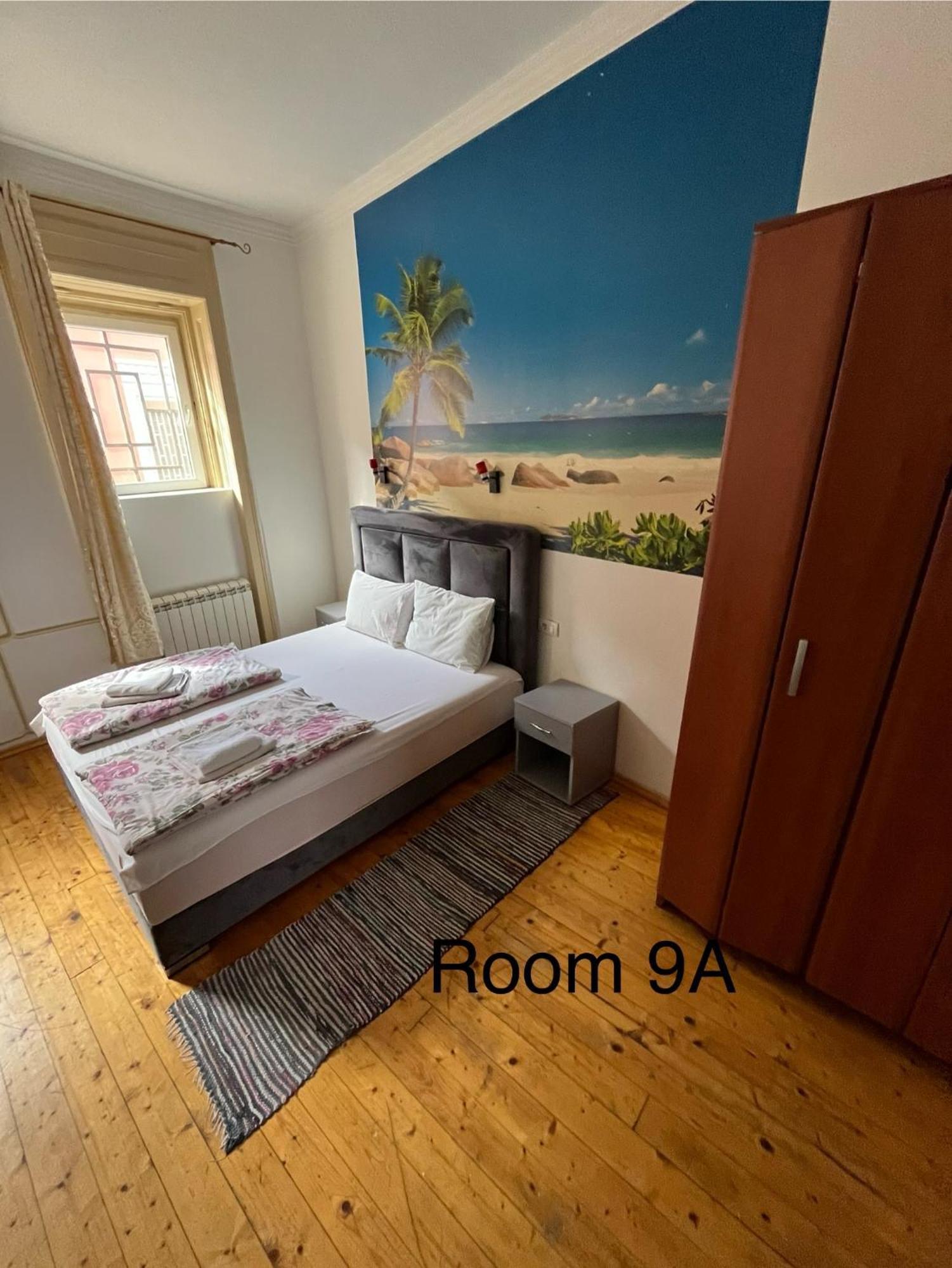 Sobe Sa Sopstvenim Kupatilom Private Rooms Bathroom In Center Novi Sad Eksteriør bilde