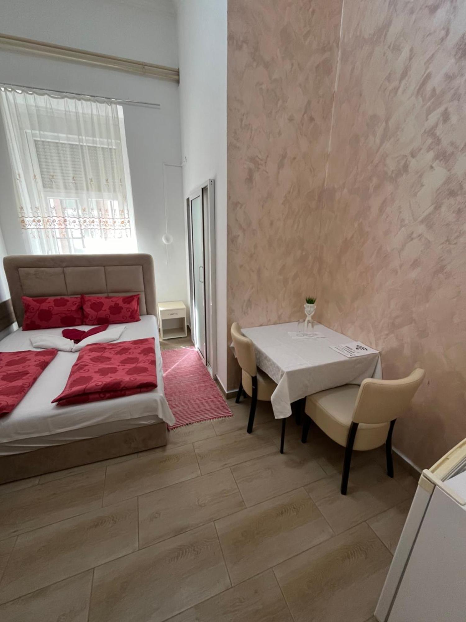 Sobe Sa Sopstvenim Kupatilom Private Rooms Bathroom In Center Novi Sad Eksteriør bilde