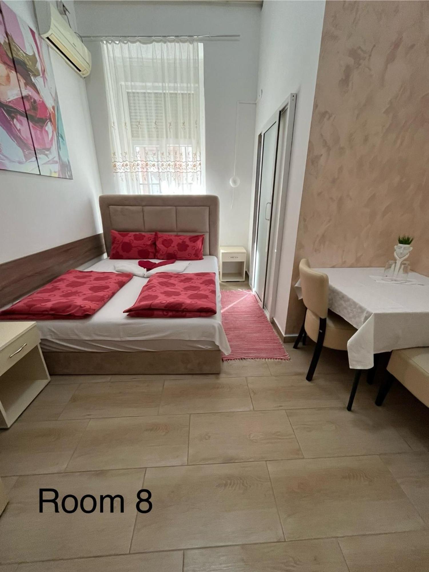 Sobe Sa Sopstvenim Kupatilom Private Rooms Bathroom In Center Novi Sad Eksteriør bilde